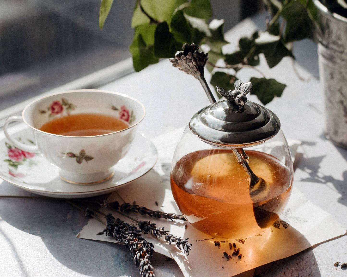 Bee Glass Honey Pot with Spoon - A Taste of Kentucky