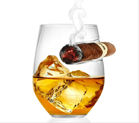 A single Cigar Whiskey Glass in the classic Round style, showcasing its smooth profile.